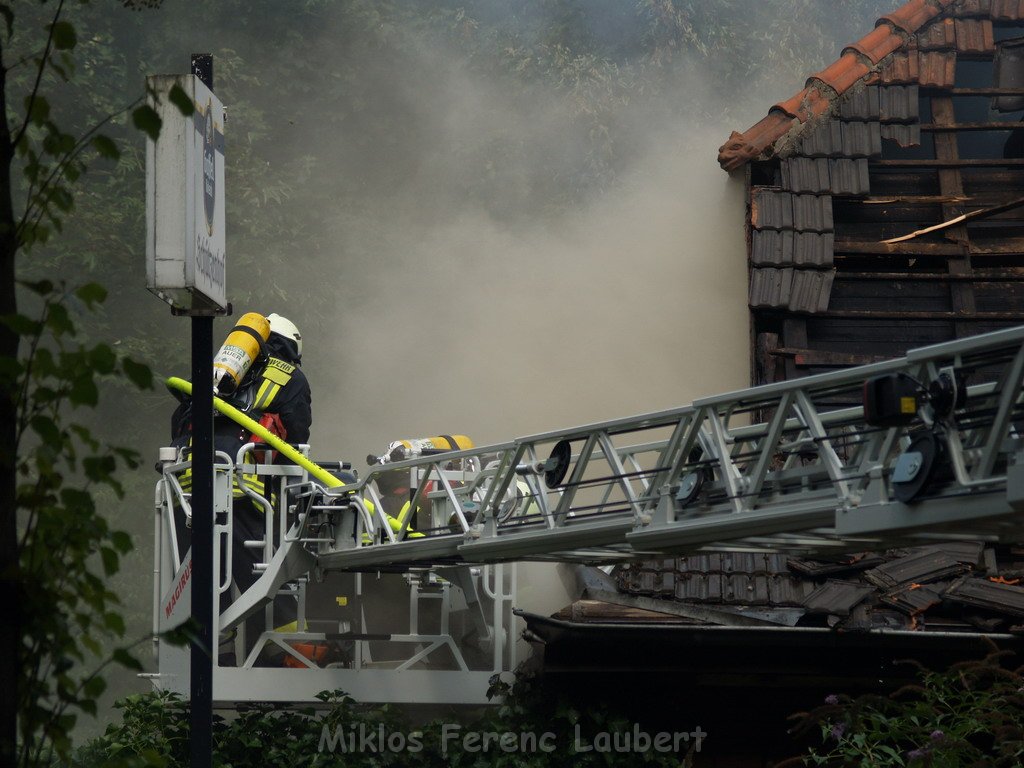 Brand Schuetzenhof Neusser Landstr P6102.JPG
